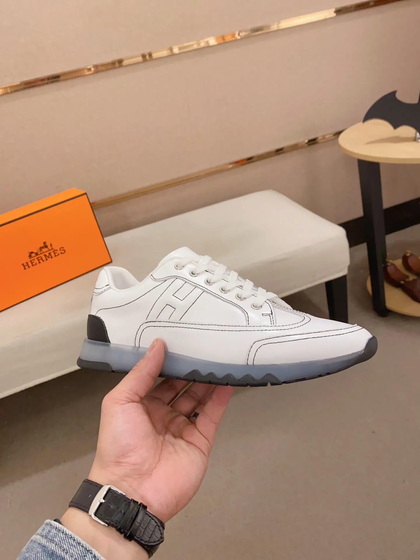 Ex-factory price: 500💰《HERMES》【Classic Original Version】Hermès; Top 🔝 Purchasing Agency 🔍🔍Men's latest 🇺🇸 counters are sold simultaneously, original imported from Italy ▲▲First-layer cowhide ▲▲ (high-end, extravagance and class) times) Exquisite workmanship (Italian 🇮🇹Imported water-dyed 🐂cowhide lining) sole: Original sole provided by the original factory, ⚠️exclusive double-layer activity·TPR·rubber·combined molded outsole; super comfortable·wear-resistant·non-slip·environmental protection The real thing is more beautiful if you take the real thing (high quality, follow the order), you can enter and exit the counter at will * Number of yards: 38·39·40·41·42·43·44# (can be customized 45.)